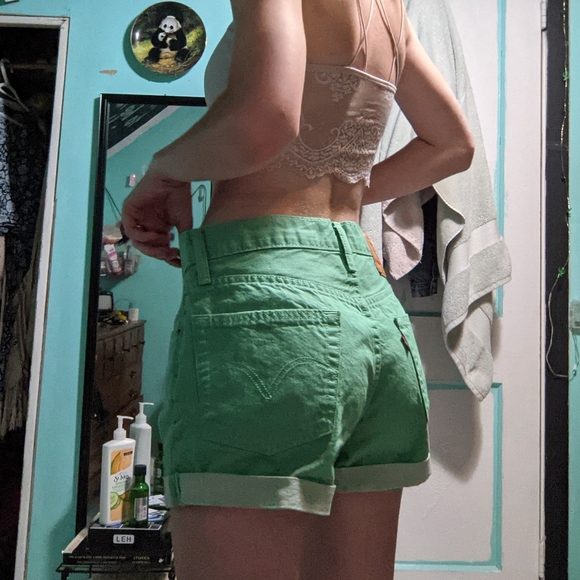 Green Levi's Jean Shorts - Mid-Rise - Picture 5 of 6